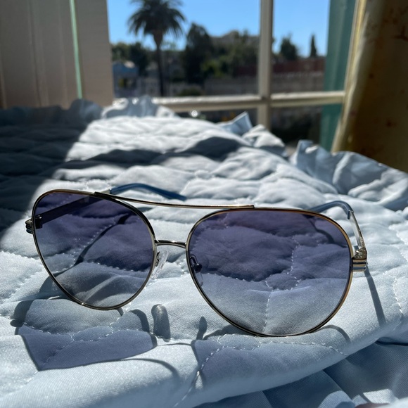 Tory Burch Accessories - Sunglasses